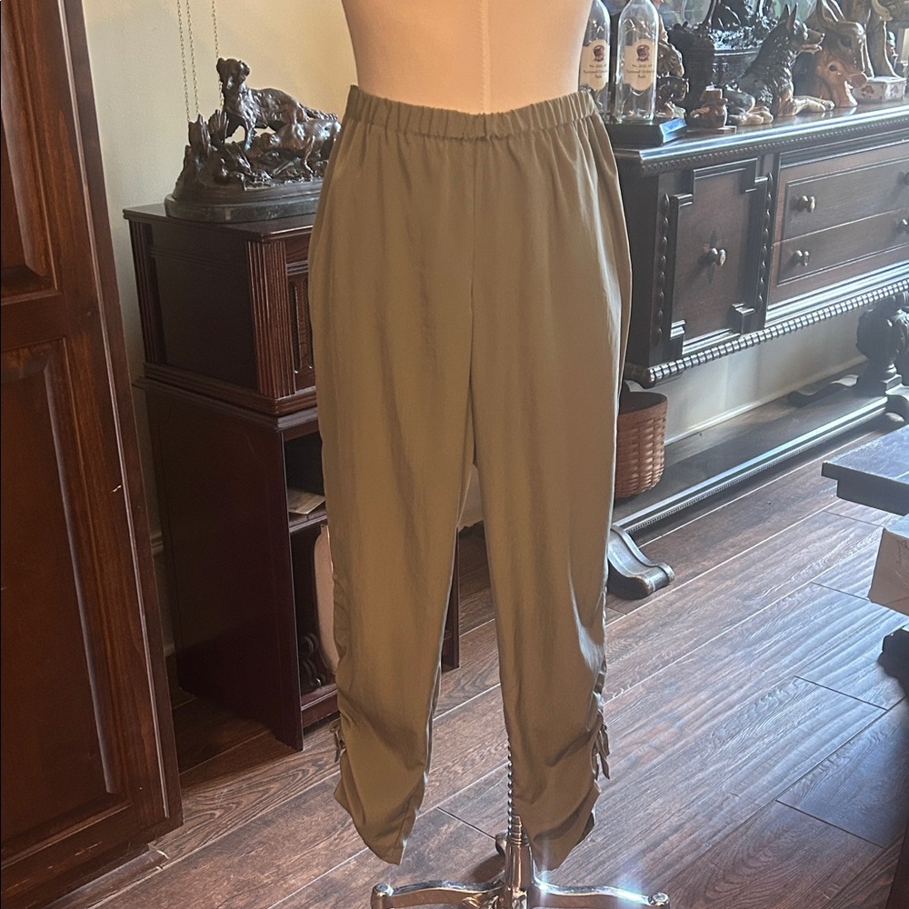 Chico’s Sz 1.5 Olive Green elastic Waist Pants w Rouched ankle GUC